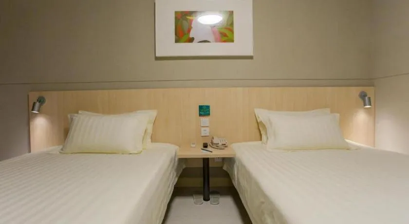 Bed in Jinjiang Inn Wuhan Linjiaohu Wanda Branch