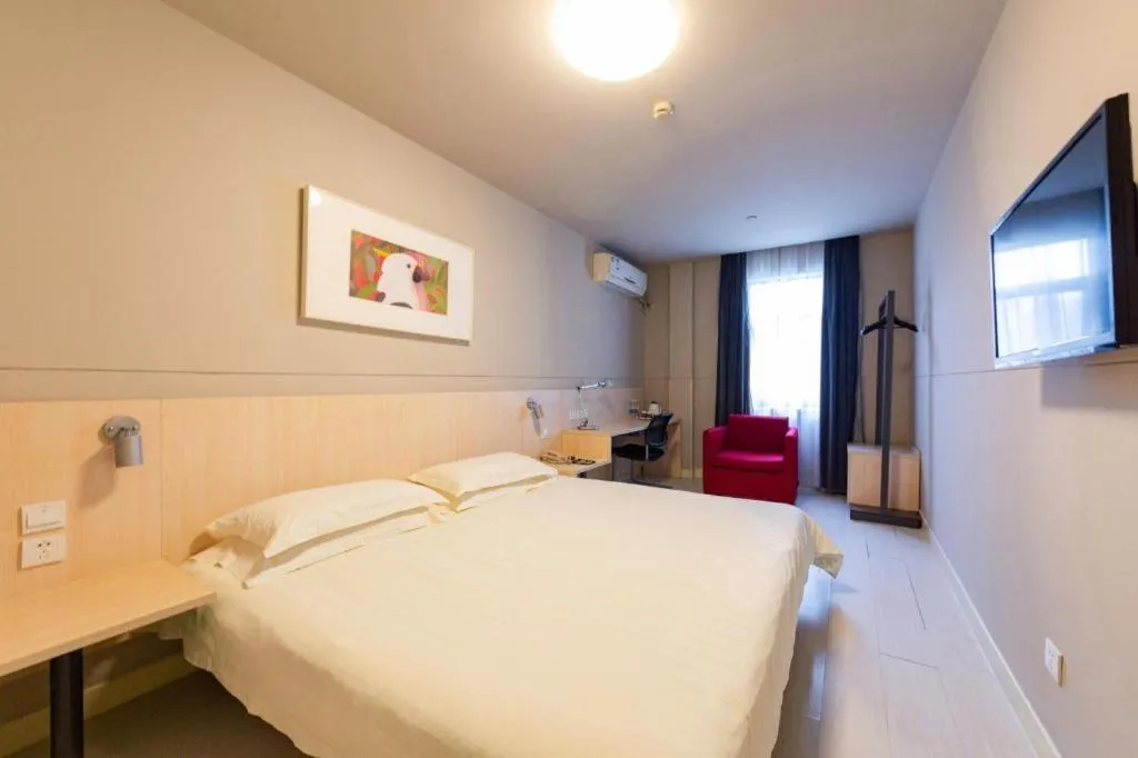 Bed in Jinjiang Inn Wuhan Linjiaohu Wanda Branch