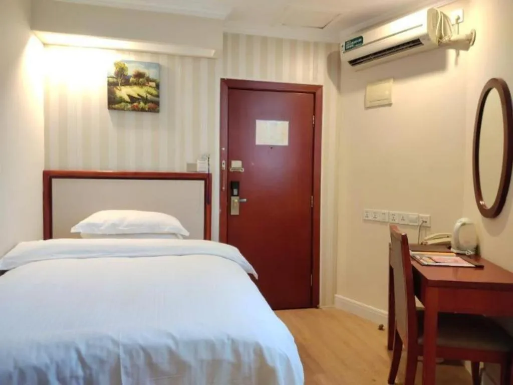 Bed in GreenTree Inn Zhenjiang Center Street No.1 Peoples Hospital Express Hotel