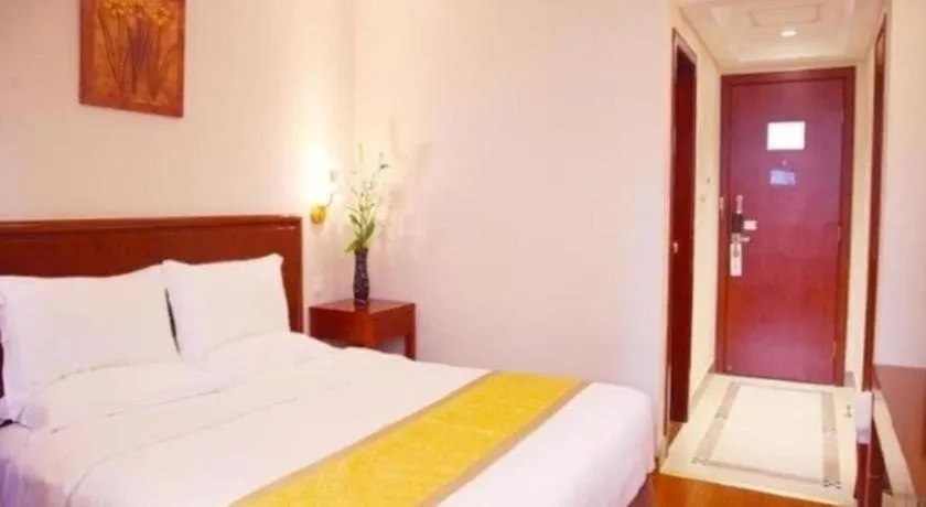 Bed in GreenTree Inn Zhenjiang Center Street No.1 Peoples Hospital Express Hotel
