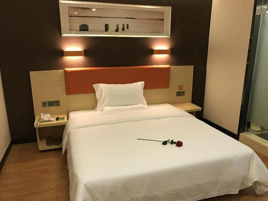 Bed in 7 Days Premium·Huanggang Walking Street