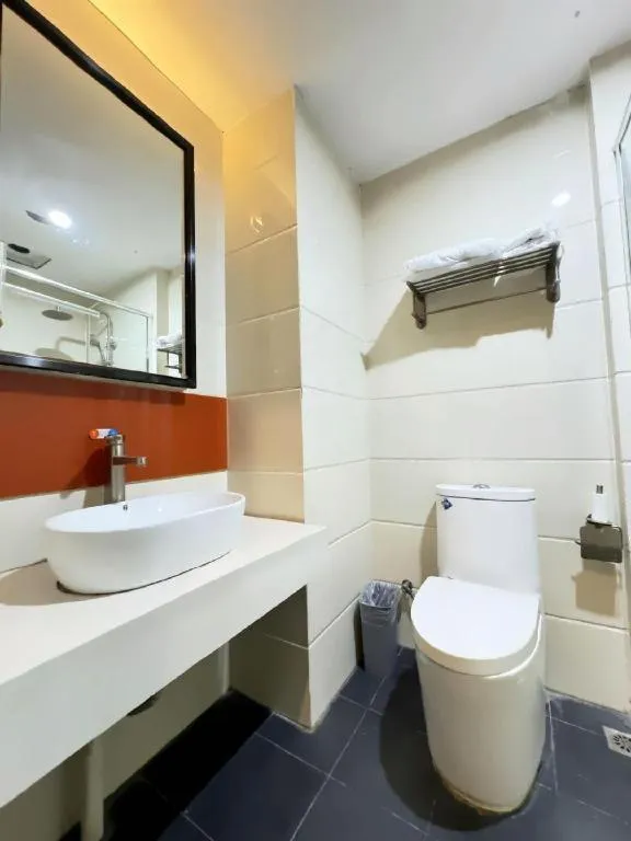 7 Days Premium·Huanggang Walking Street