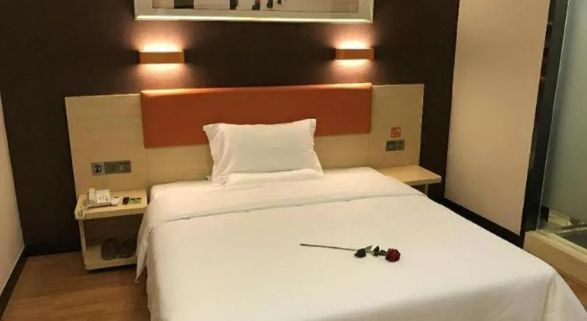 Bed in 7 Days Premium·Huanggang Walking Street