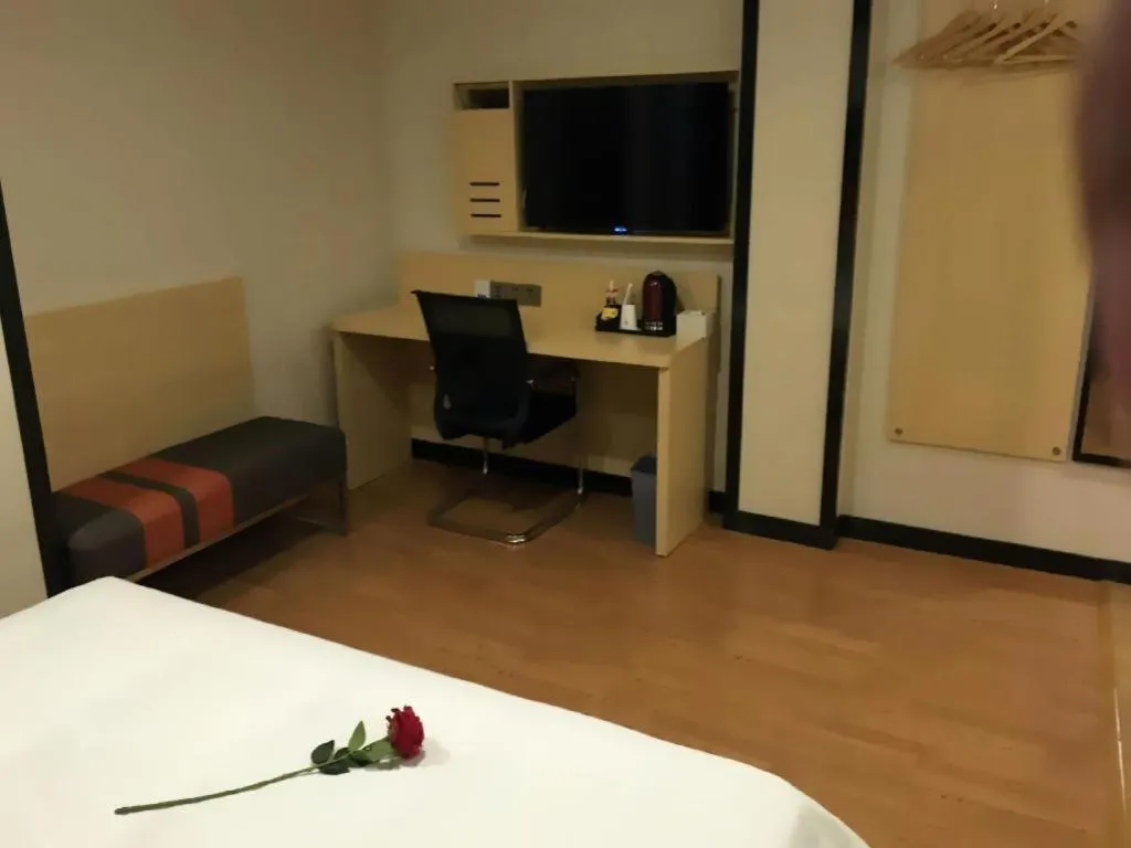 Bed in 7 Days Premium·Huanggang Walking Street