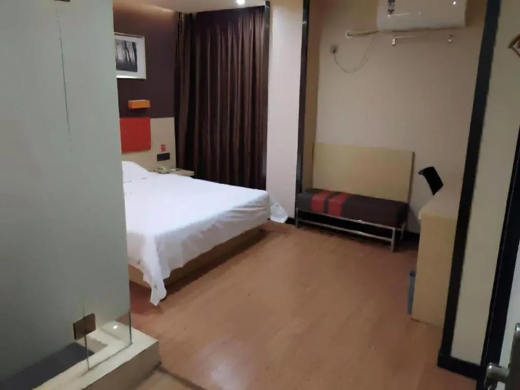 Bed in 7 Days Premium·Huanggang Walking Street