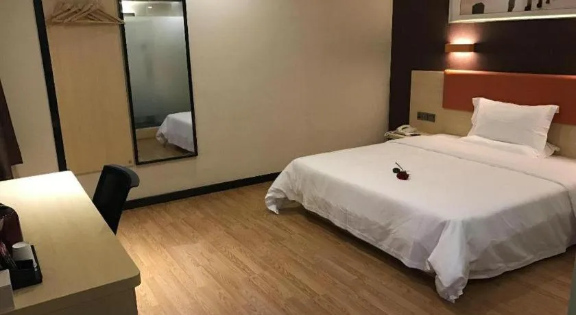 Bed in 7 Days Premium·Huanggang Walking Street