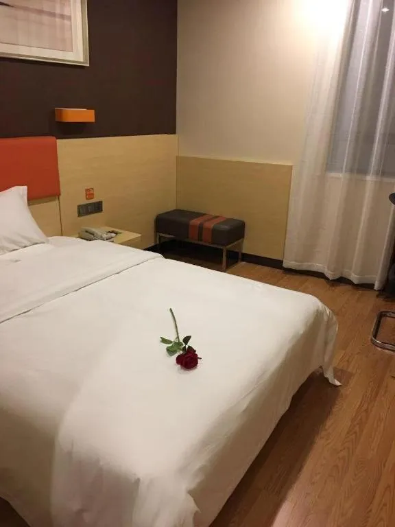 Bed in 7 Days Premium·Huanggang Walking Street