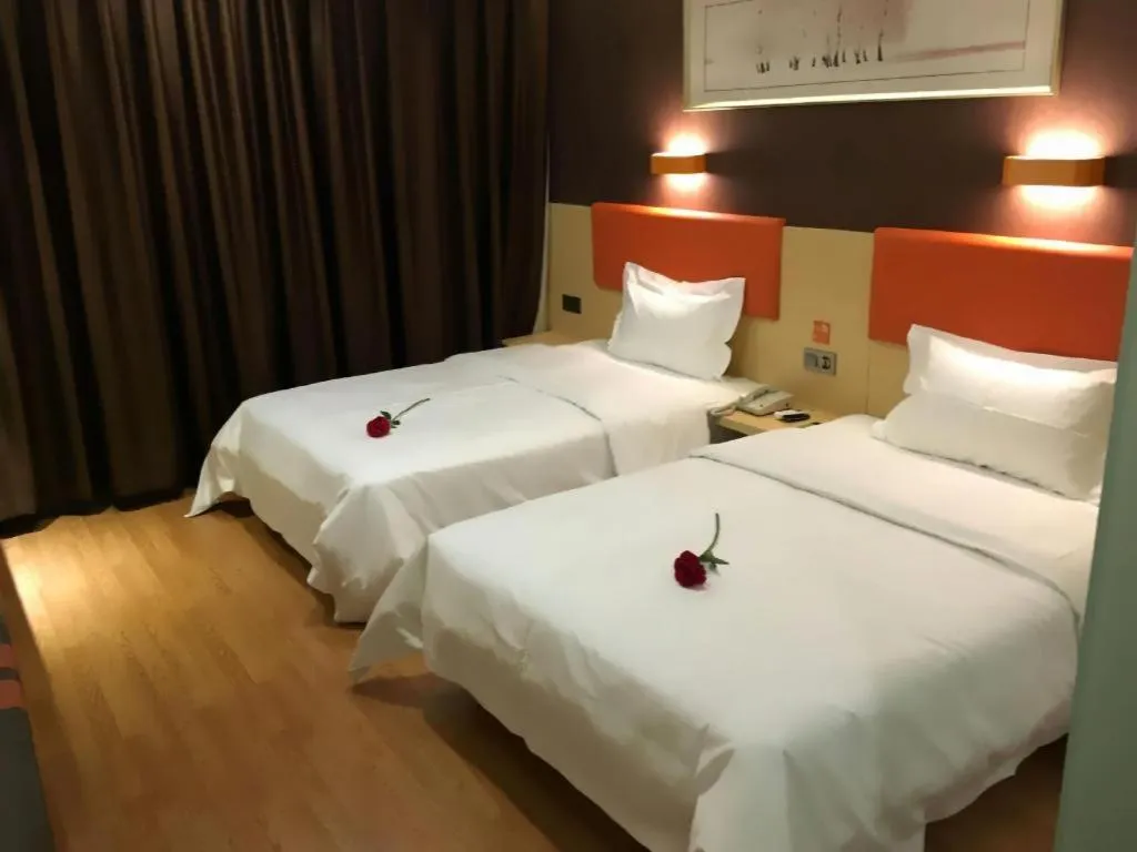 Bed in 7 Days Premium·Huanggang Walking Street