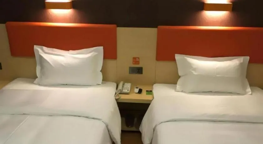 Bed in 7 Days Premium·Huanggang Walking Street