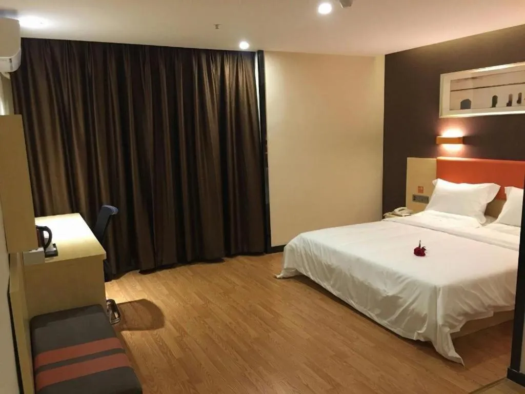 Bed in 7 Days Premium·Huanggang Walking Street