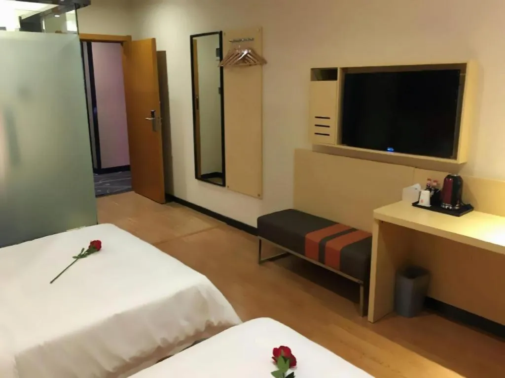 Bed in 7 Days Premium·Huanggang Walking Street