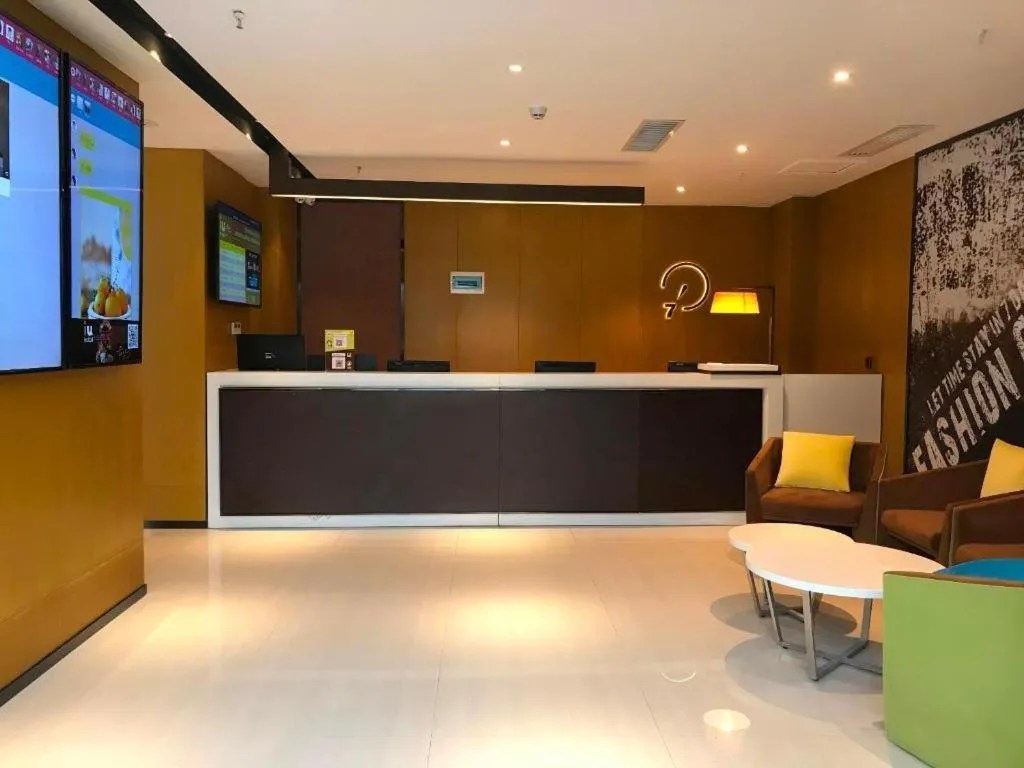 IU Hotels·GuiYang North Railway Station Dream City