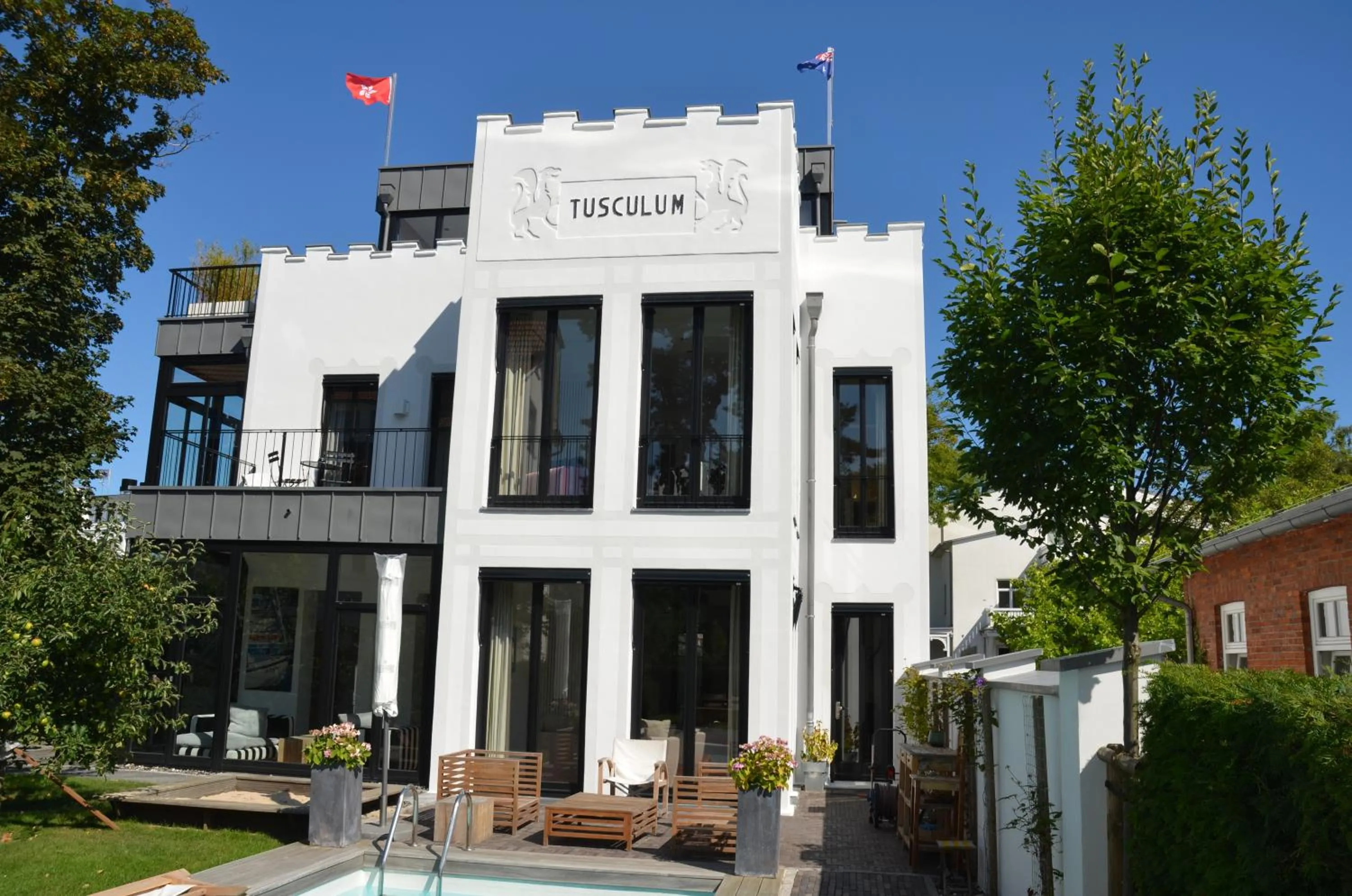 Facade/entrance in Villa Tusculum in Binz