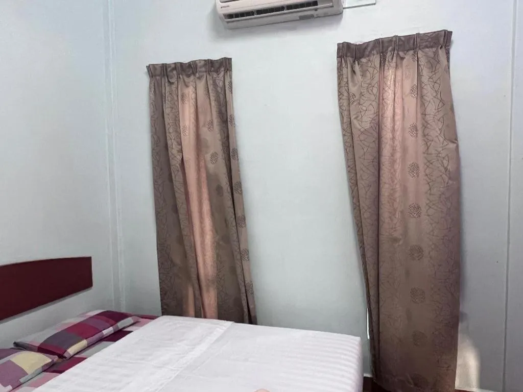 Bed in OYO 90967 Homestay Chalet Warisan Siti