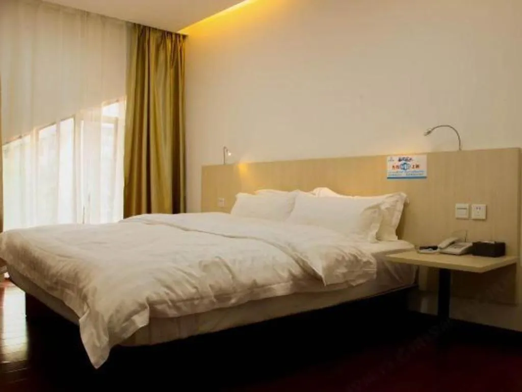 Bed in Guangzhou Hailian Hotel - Haizhu District Binjiang East Road Metro Station