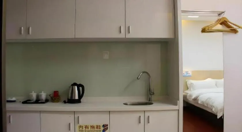 Bed in Guangzhou Hailian Hotel - Haizhu District Binjiang East Road Metro Station