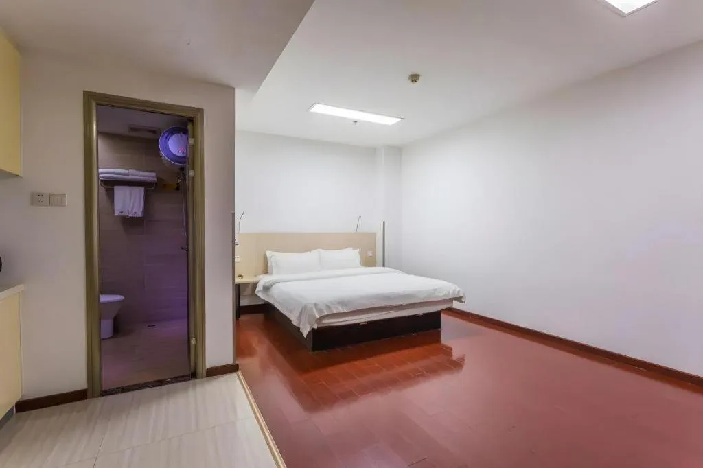 Bed in Guangzhou Hailian Hotel - Haizhu District Binjiang East Road Metro Station
