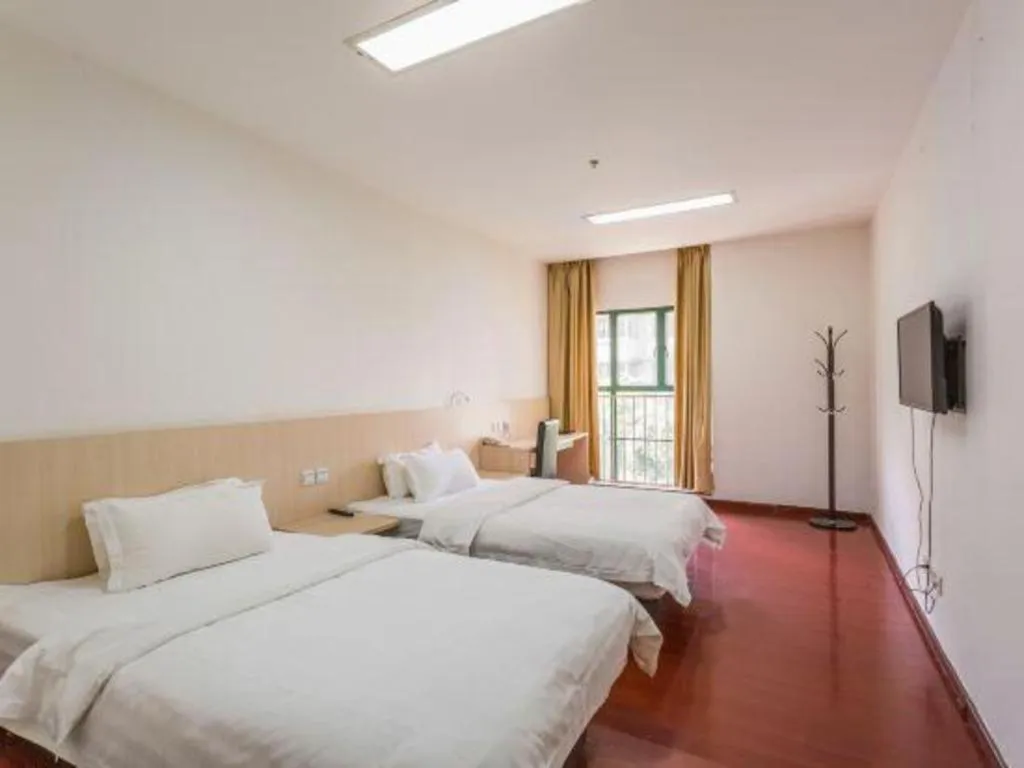 Bed in Guangzhou Hailian Hotel - Haizhu District Binjiang East Road Metro Station