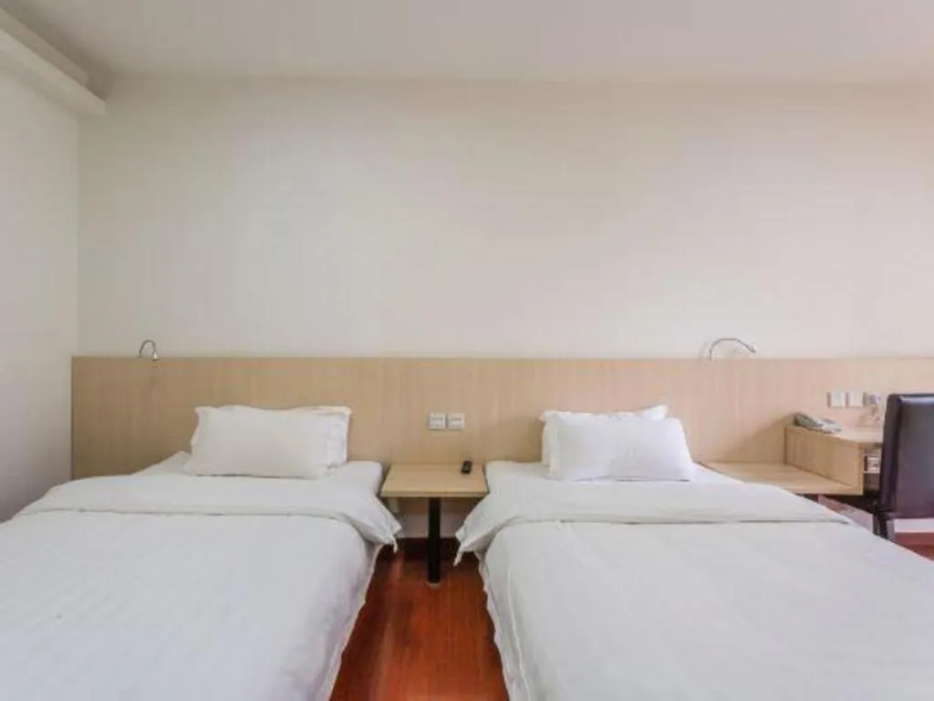 Bed in Guangzhou Hailian Hotel - Haizhu District Binjiang East Road Metro Station