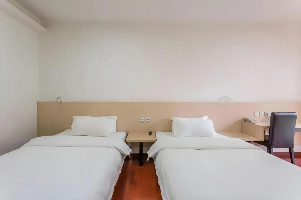Bed in Guangzhou Hailian Hotel - Haizhu District Binjiang East Road Metro Station