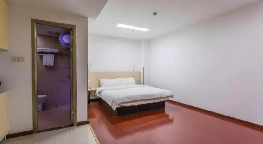 Bed in Guangzhou Hailian Hotel - Haizhu District Binjiang East Road Metro Station