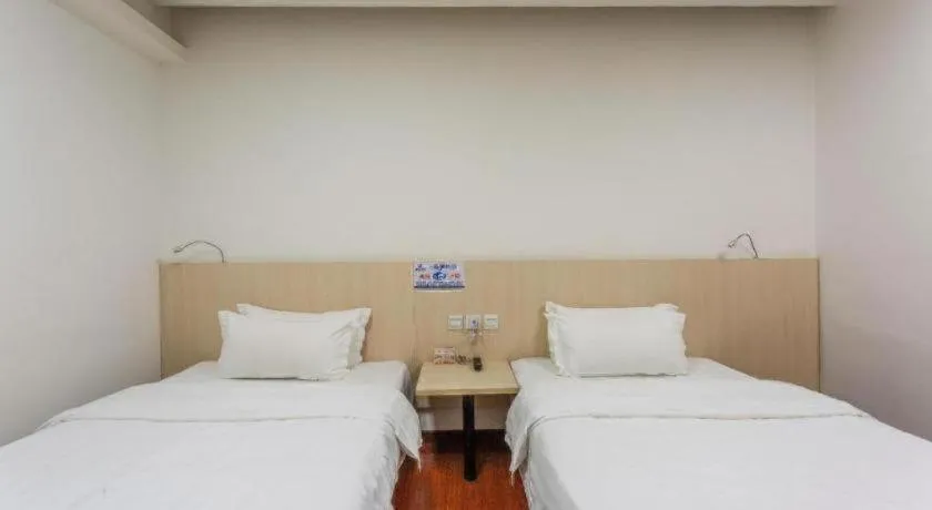 Bed in Guangzhou Hailian Hotel - Haizhu District Binjiang East Road Metro Station