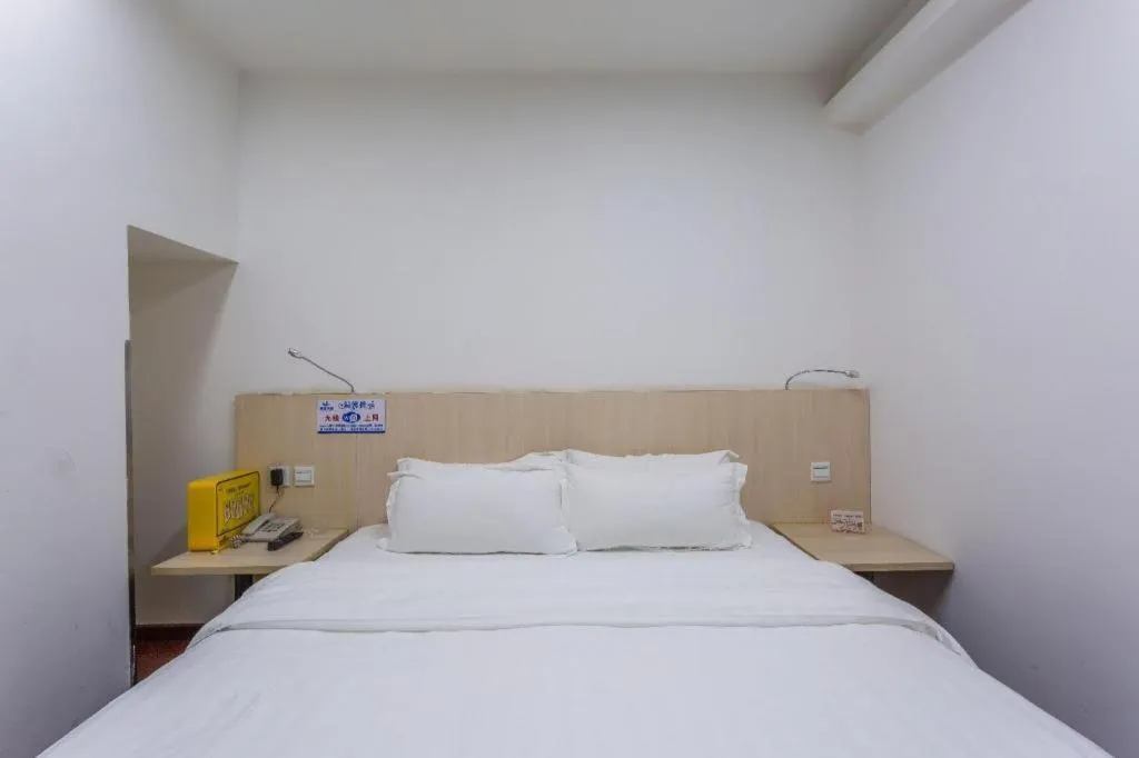 Bed in Guangzhou Hailian Hotel - Haizhu District Binjiang East Road Metro Station