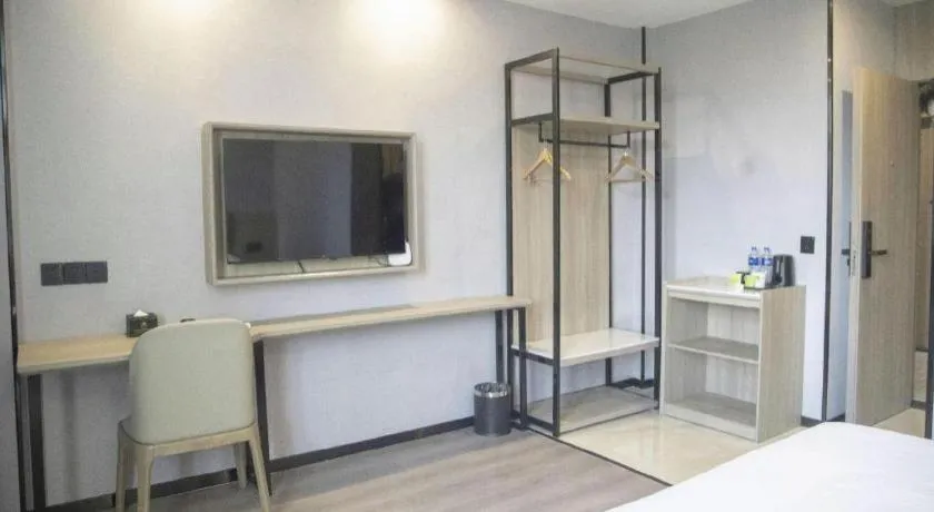 Bed in GreenTree Inn Anqing Tongcheng South Shengtang Road Shengtang International Business Hotel