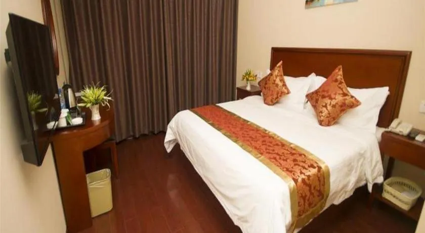 Bed in GreenTree Inn Anqing Tongcheng South Shengtang Road Shengtang International Business Hotel