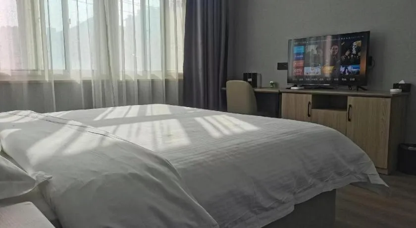 Bed in GreenTree Inn Anqing Tongcheng South Shengtang Road Shengtang International Business Hotel
