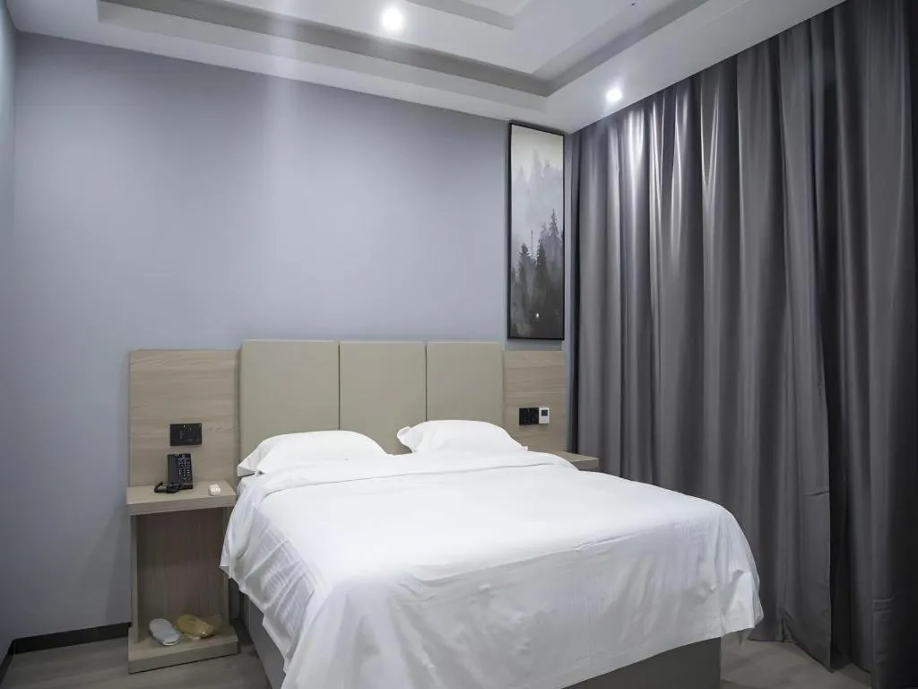 Bed in GreenTree Inn Anqing Tongcheng South Shengtang Road Shengtang International Business Hotel