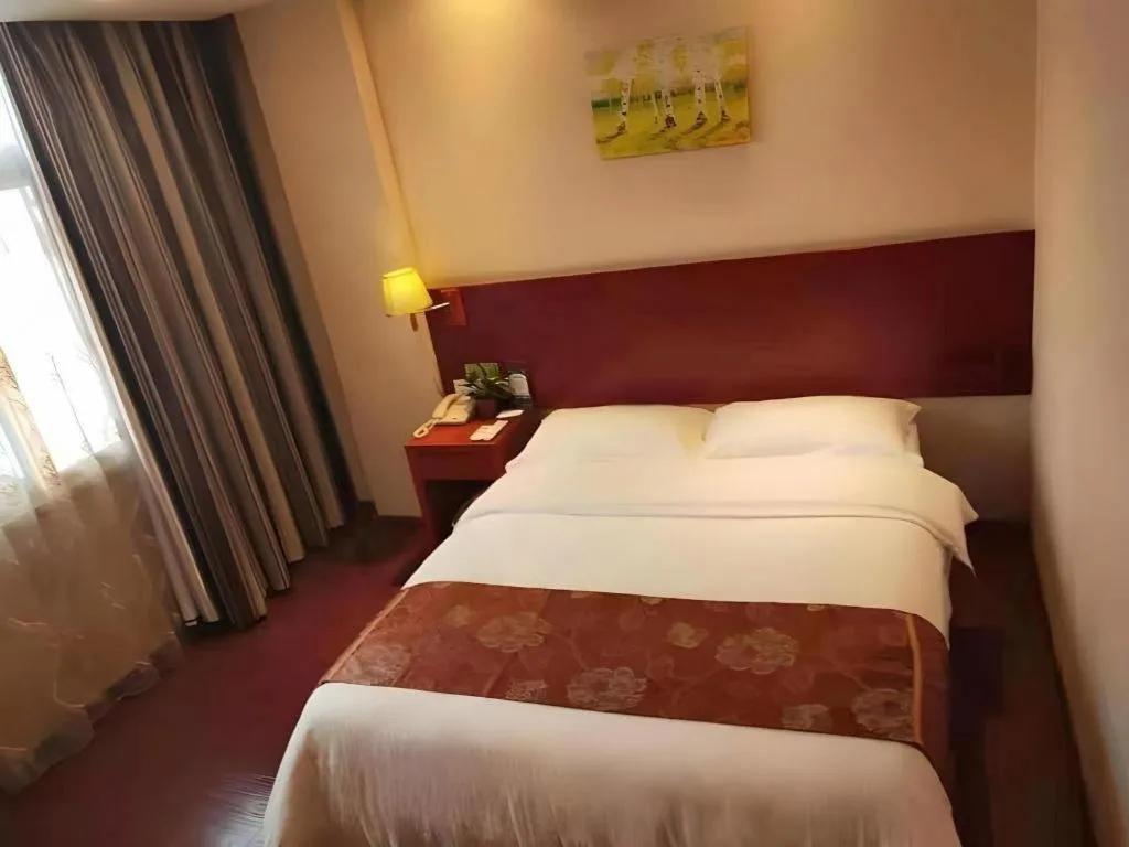 Bed in GreenTree Inn Anqing Tongcheng South Shengtang Road Shengtang International Business Hotel