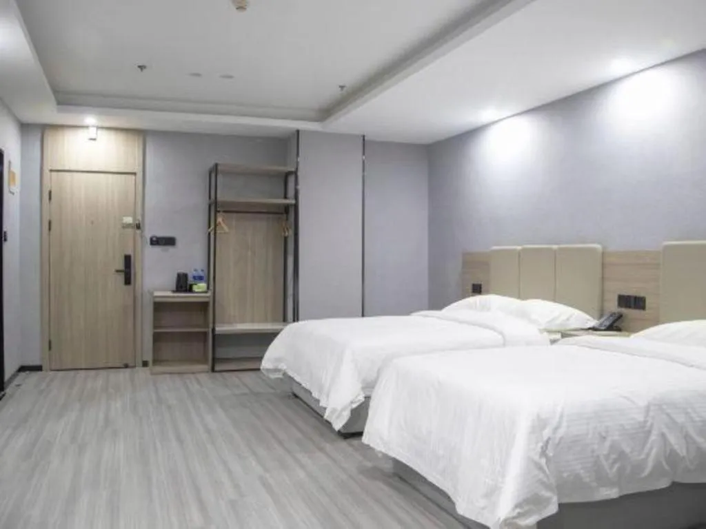 Bed in GreenTree Inn Anqing Tongcheng South Shengtang Road Shengtang International Business Hotel