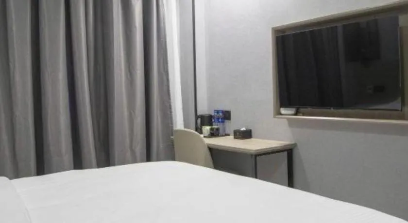 Bed in GreenTree Inn Anqing Tongcheng South Shengtang Road Shengtang International Business Hotel