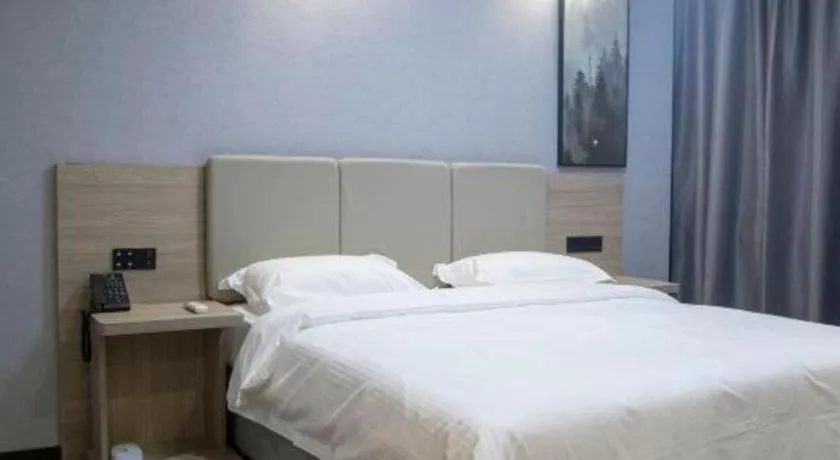 Bed in GreenTree Inn Anqing Tongcheng South Shengtang Road Shengtang International Business Hotel