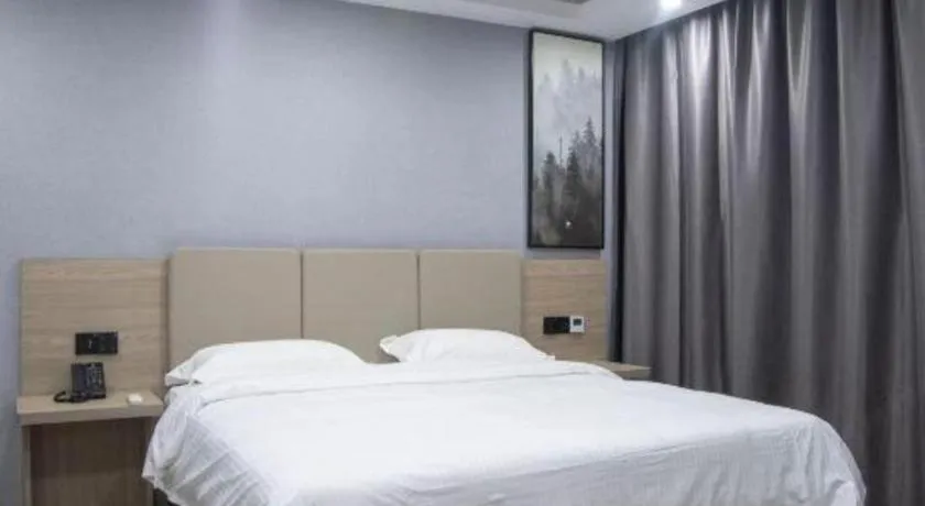 Bed in GreenTree Inn Anqing Tongcheng South Shengtang Road Shengtang International Business Hotel