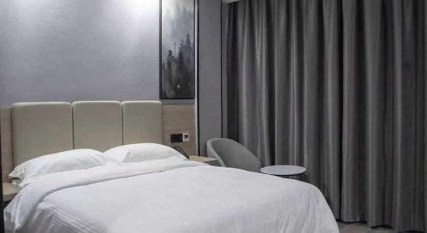 Bed in GreenTree Inn Anqing Tongcheng South Shengtang Road Shengtang International Business Hotel