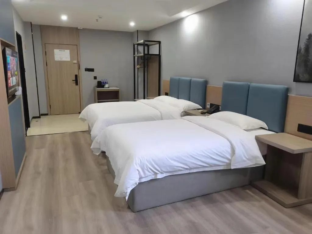 Bed in GreenTree Inn Anqing Tongcheng South Shengtang Road Shengtang International Business Hotel