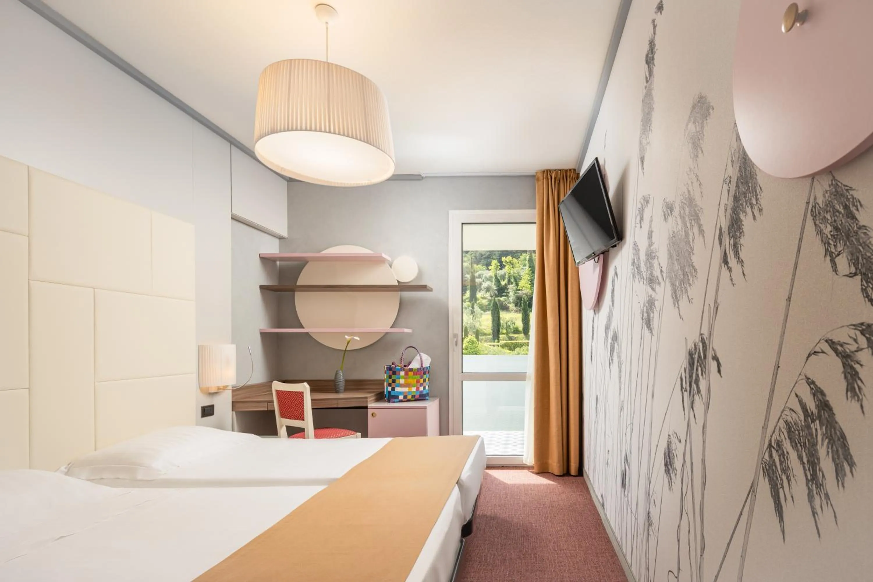 Bedroom, Bed in Hotel La Perla - Bike Hotel