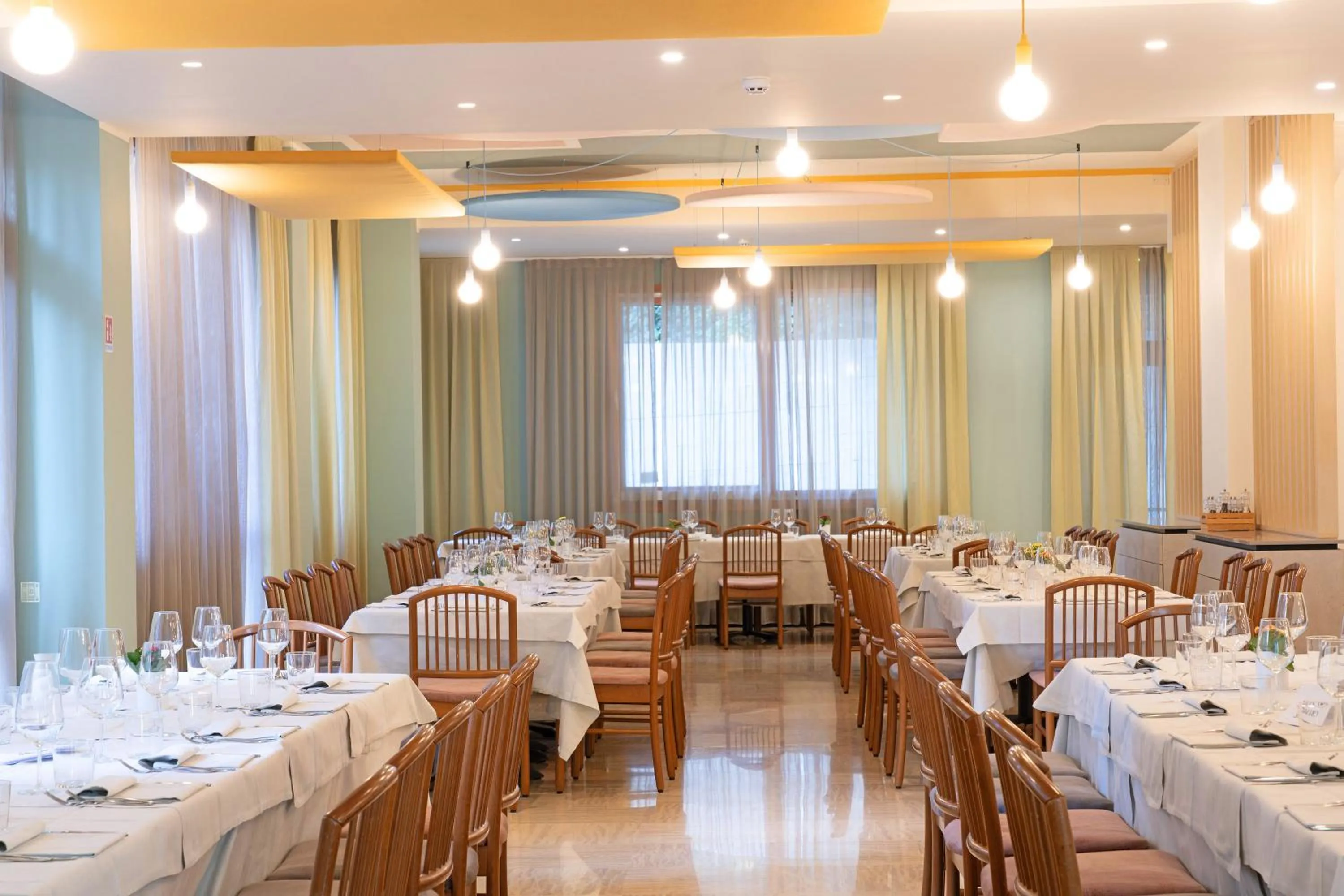 Restaurant/places to eat in Hotel La Perla - Bike Hotel