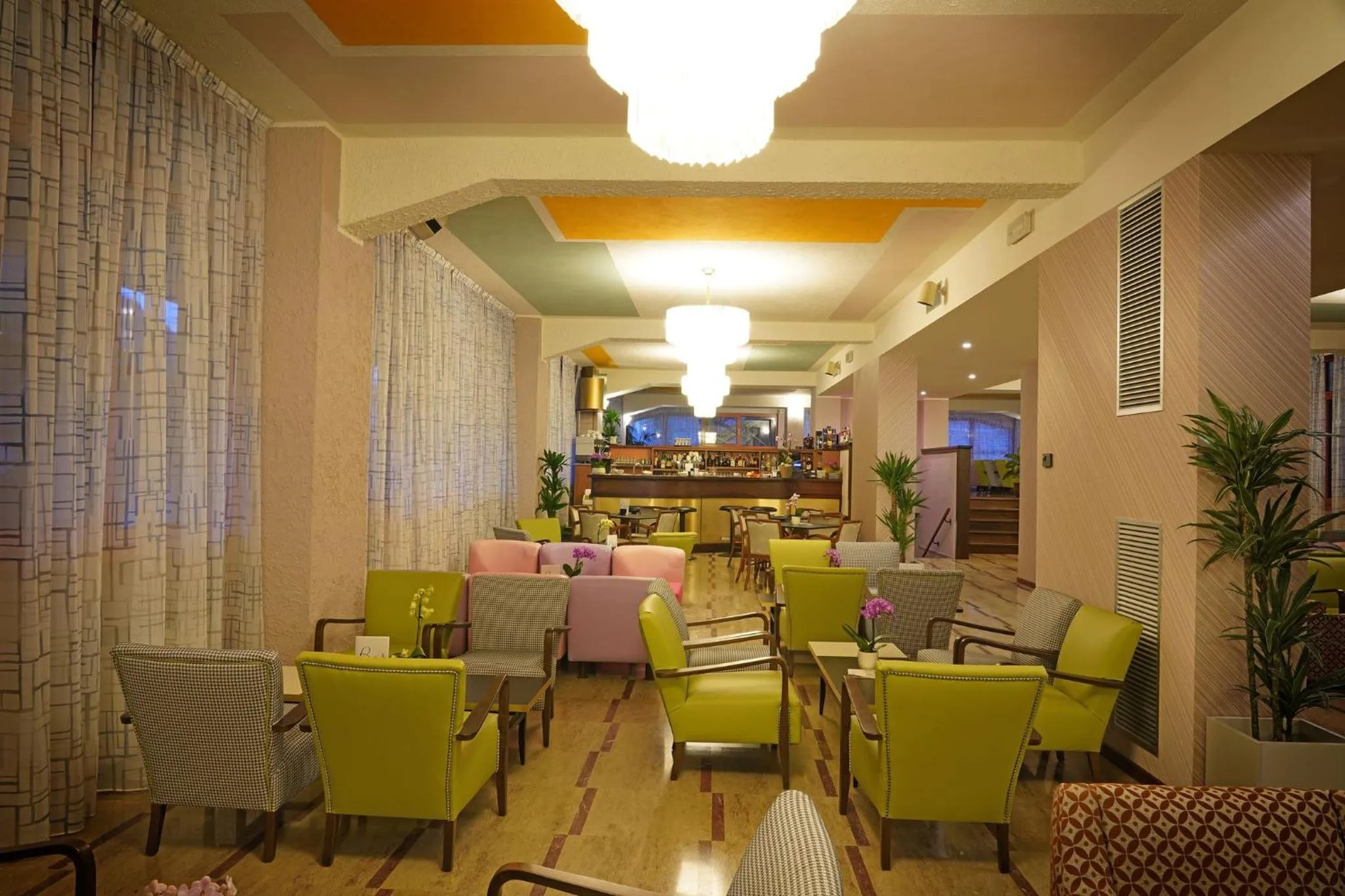 Lounge or bar in Hotel La Perla - Bike Hotel