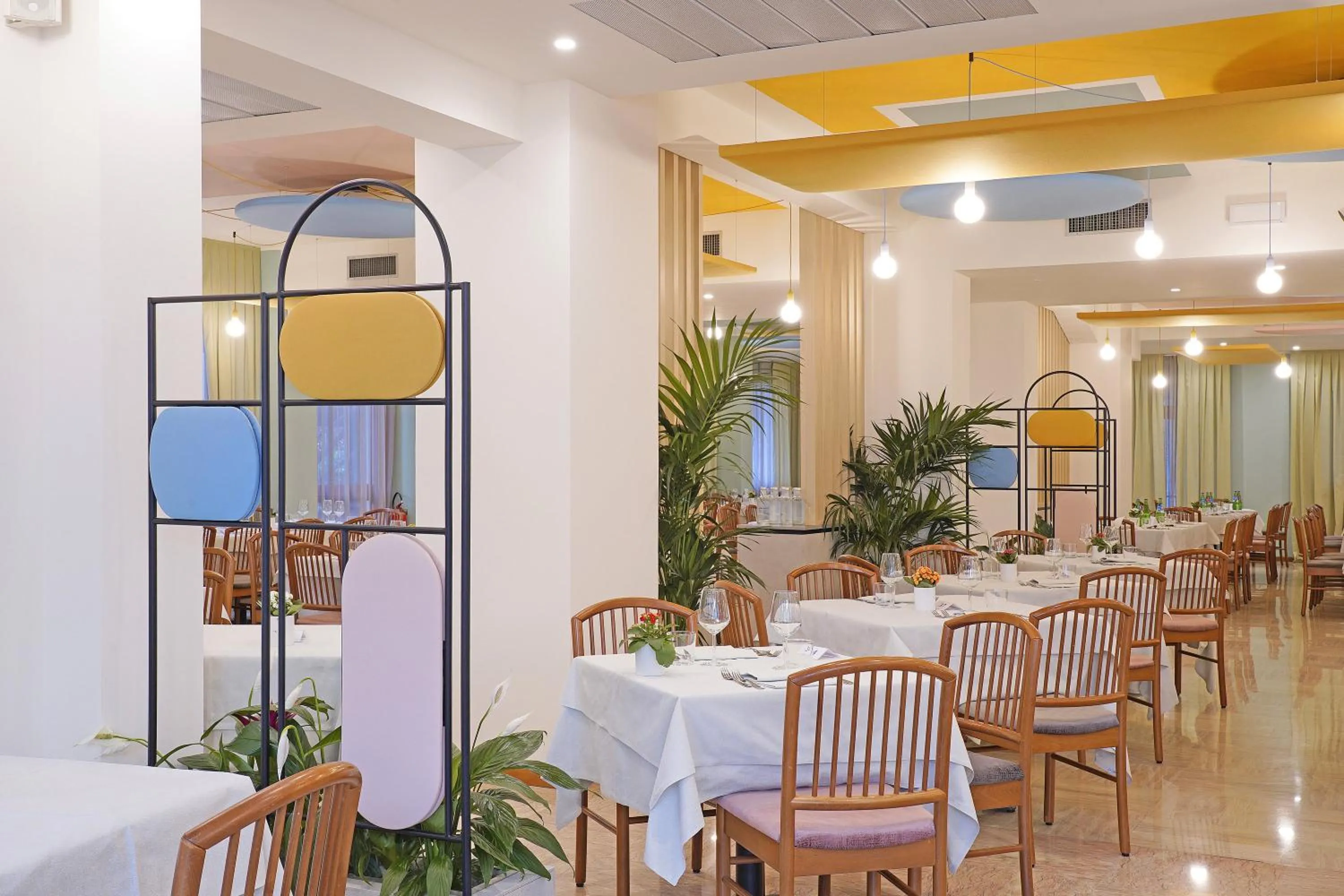 Restaurant/places to eat in Hotel La Perla - Bike Hotel