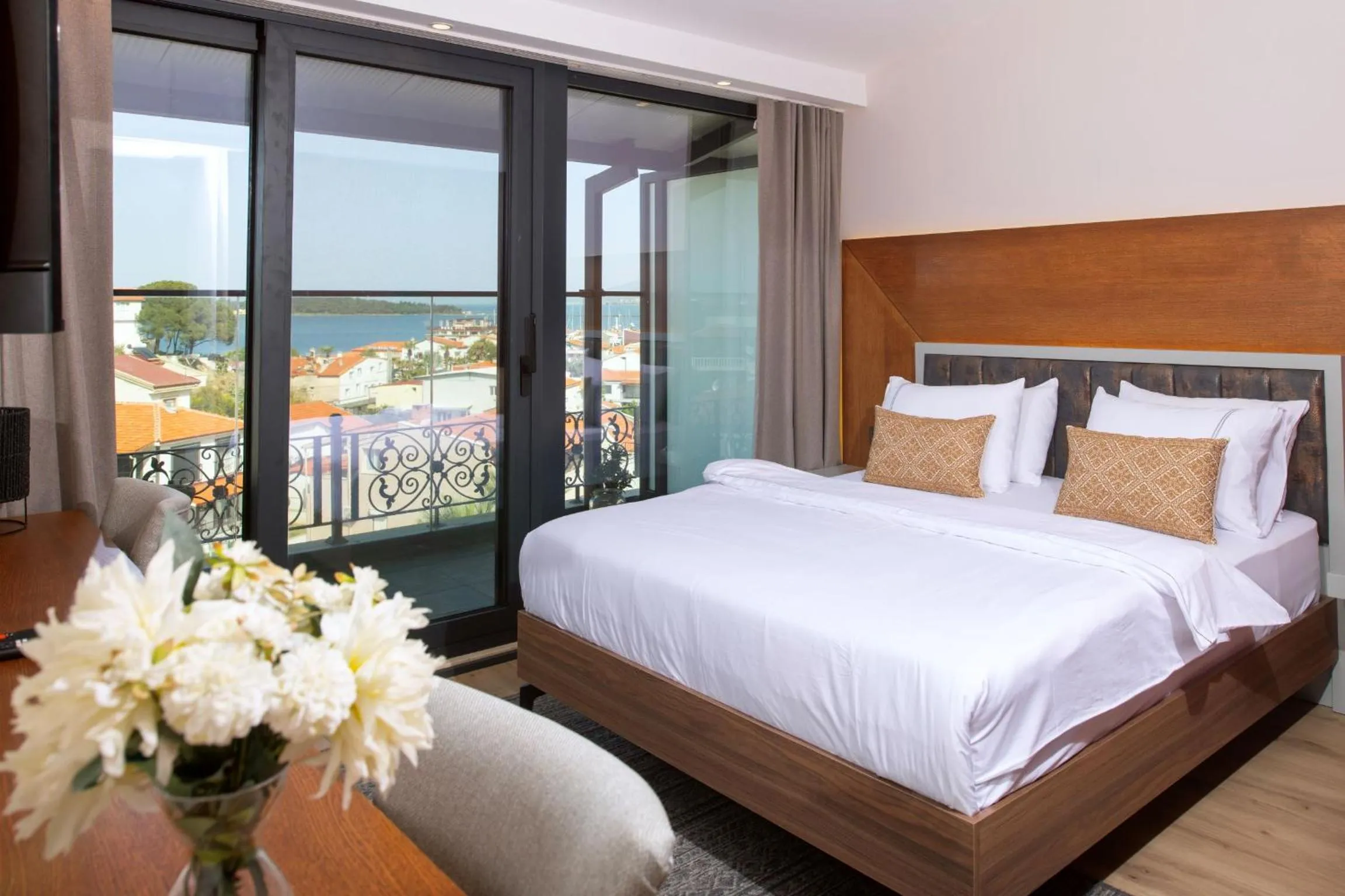 Bed in Maison Vourla Hotel