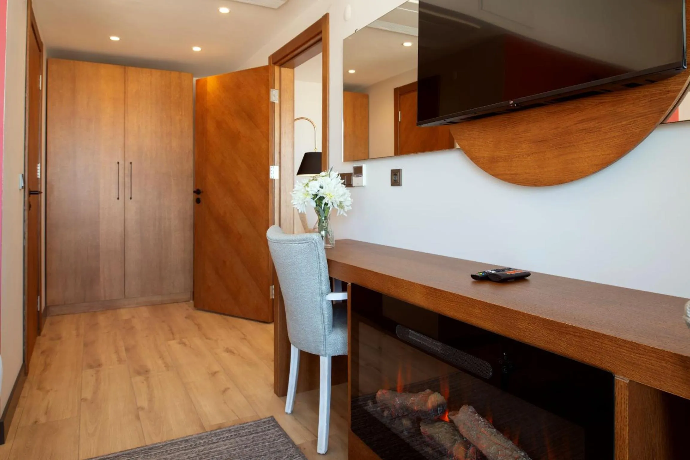 TV and multimedia in Maison Vourla Hotel