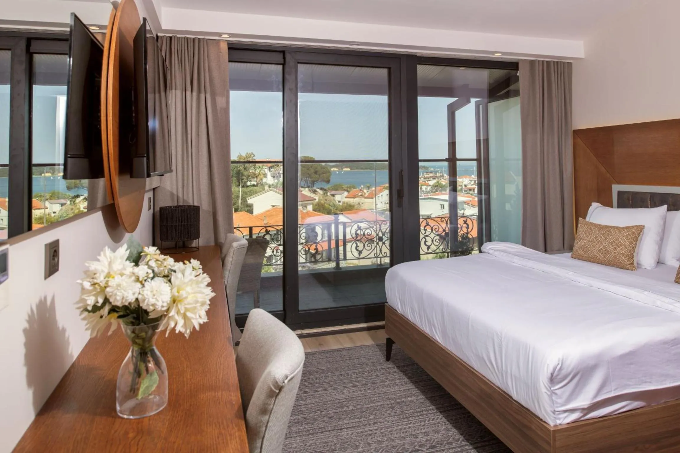 Bedroom, Bed in Maison Vourla Hotel