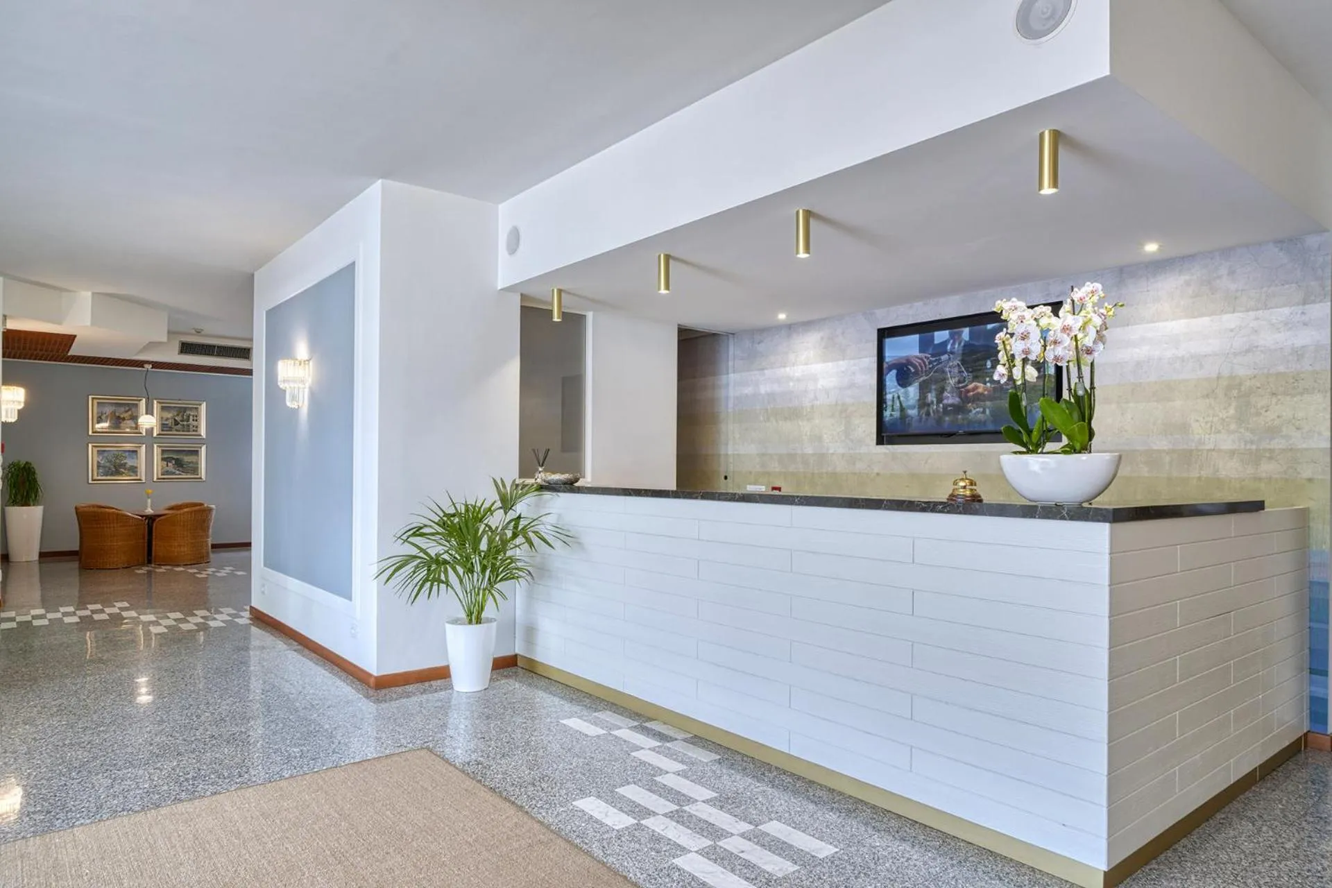 Lobby or reception in Sky Pool Hotel Sole Garda