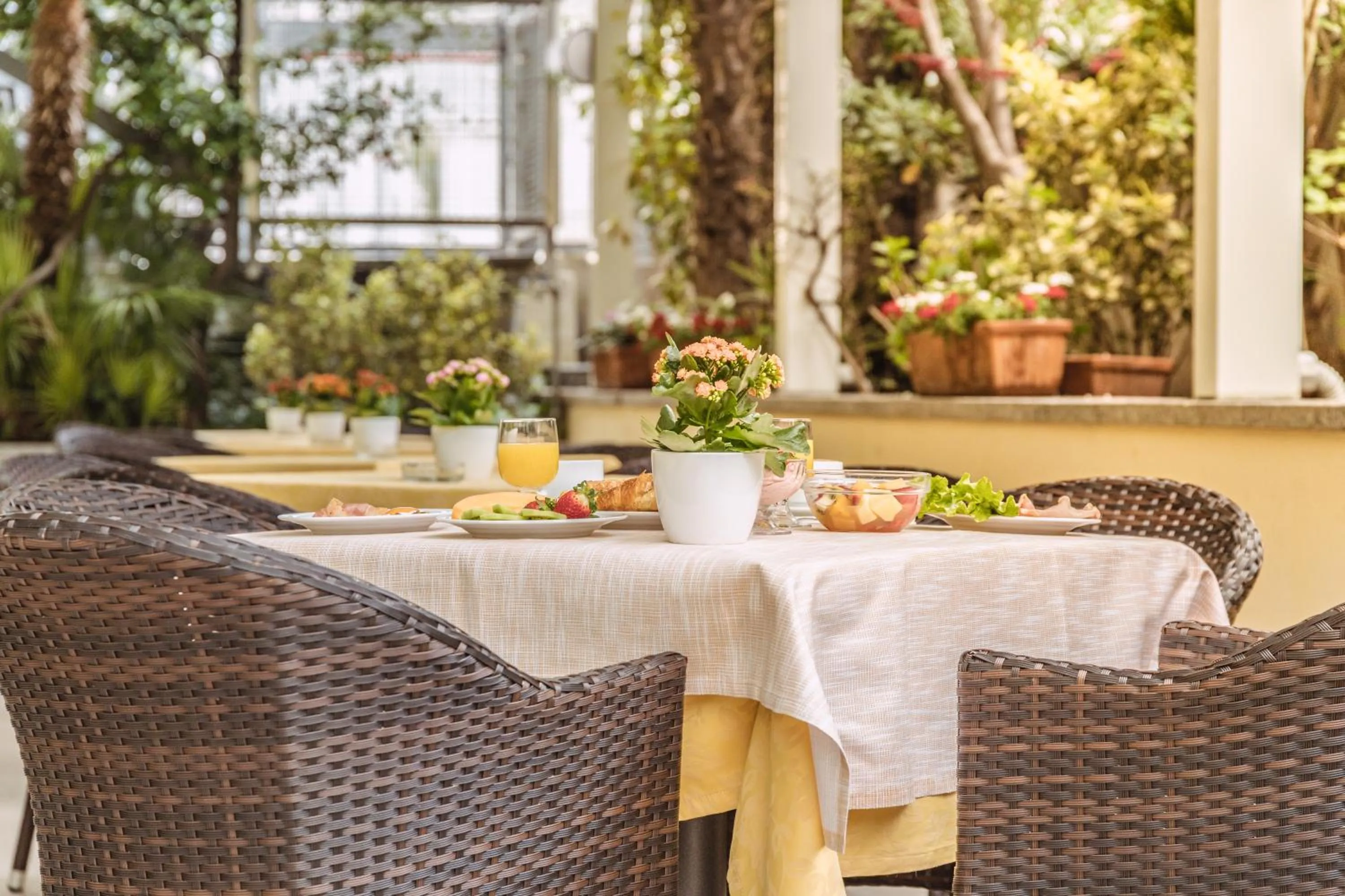 Patio in Sky Pool Hotel Sole Garda