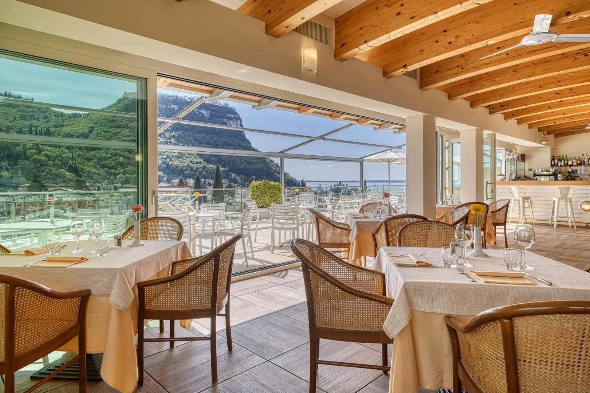 Restaurant/places to eat in Sky Pool Hotel Sole Garda