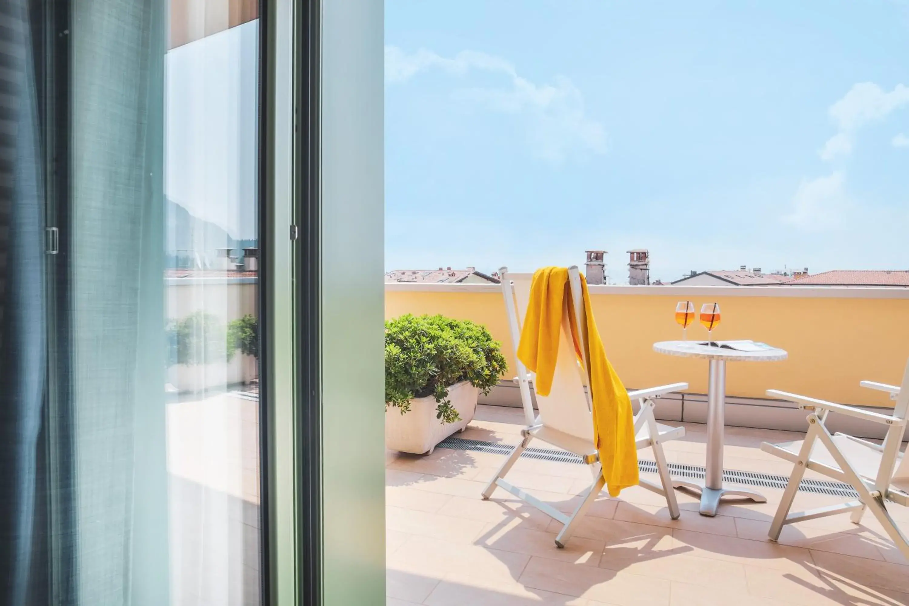 Balcony/Terrace in Sky Pool Hotel Sole Garda