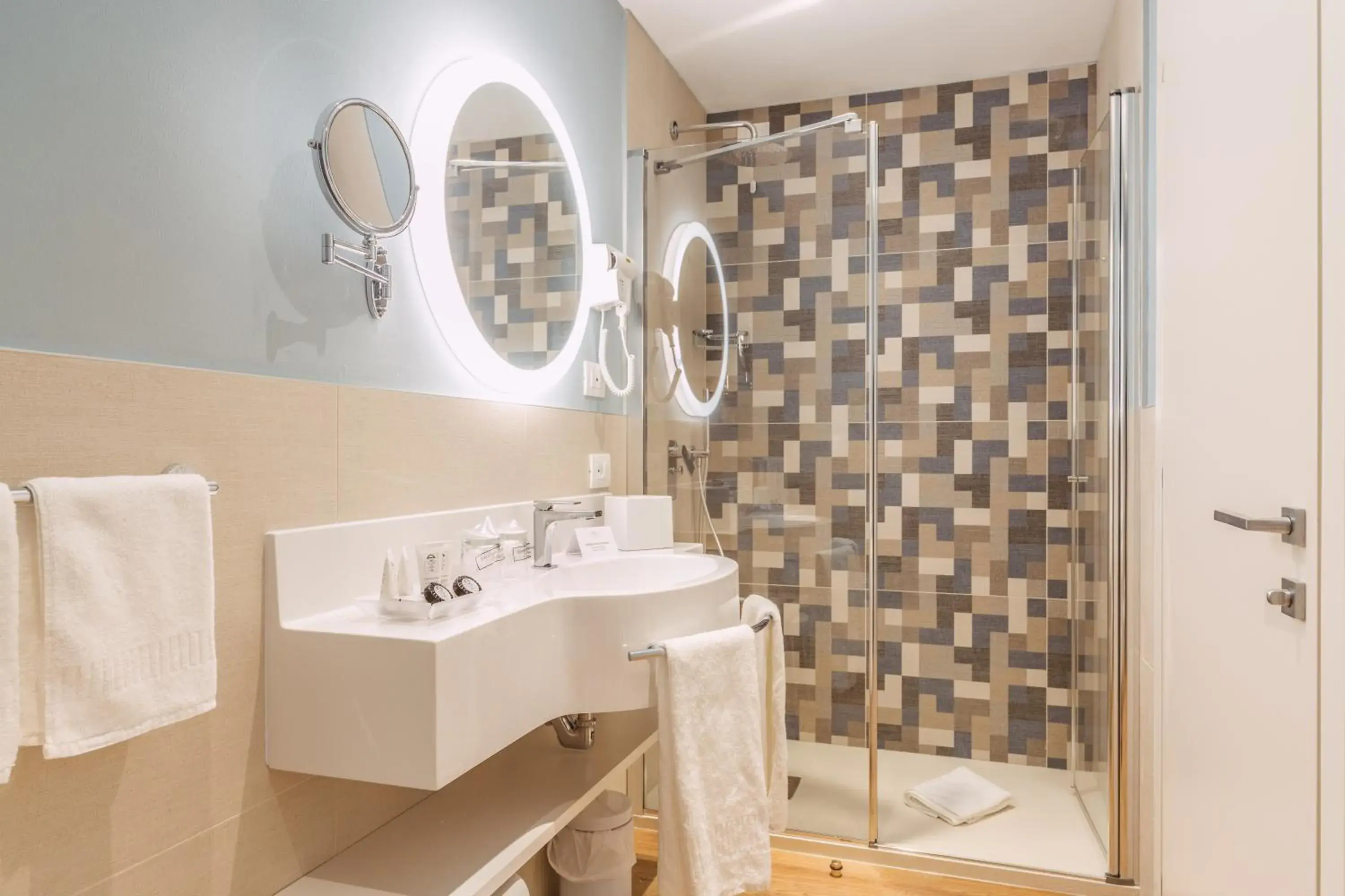 Shower, Bathroom in Sky Pool Hotel Sole Garda